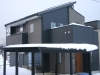 東南から見た外観　屋根には4.4kwのｿｰﾗｰﾊﾟﾈﾙ搭載
